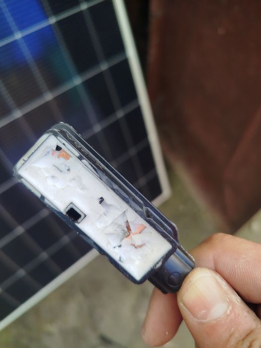 Сонячні панелі .