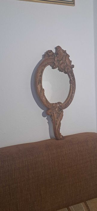 zabytkowe lustro w drewnianej rzeźbionej ramie