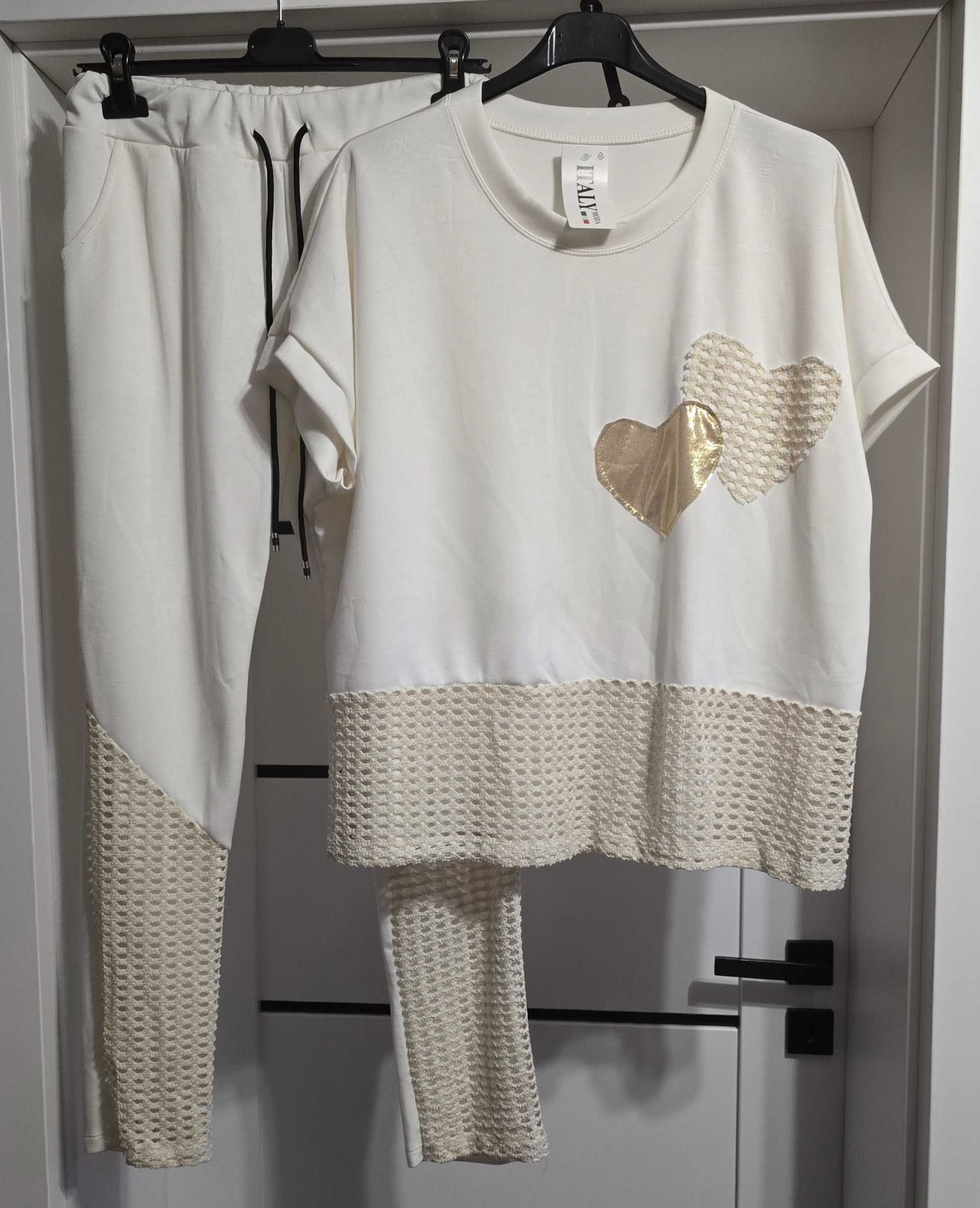 Komplet damski w stylu boho śmietankowy z serduszkami i zdobieniem