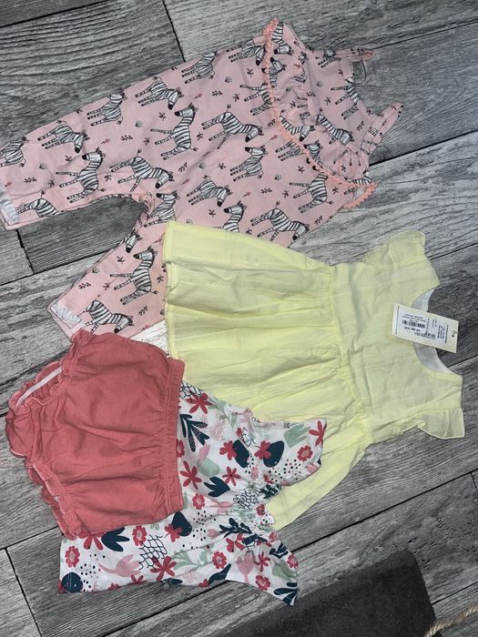 Набір одягу на дівчинку 68