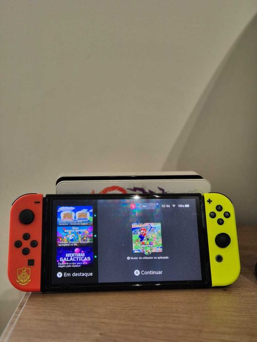 Nintendo Switch OLED Pokémon Scarlet & Violet + 6 jogos + 4 comandos