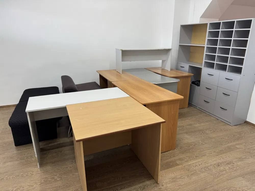 РОЗПРОДАЖ МЕБЛІВ,стільці,крісла керівника,столи,тумби,стільці кухня