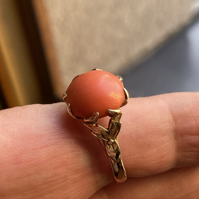 Zloty pierscionek z koralem