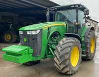 John Deere 8260R