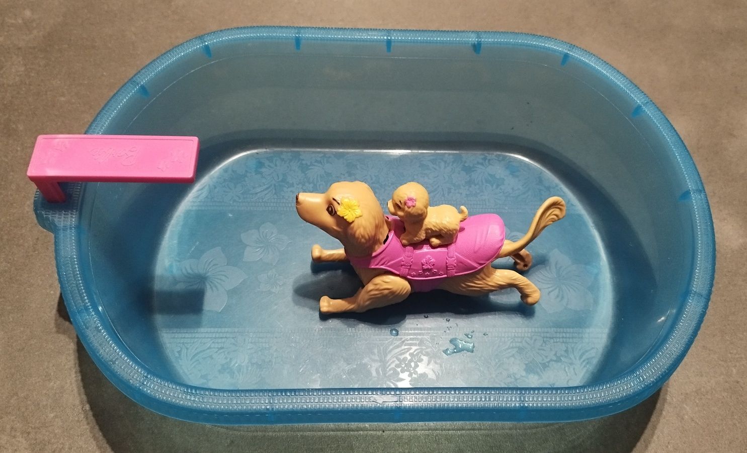 Pływający piesek lalka Barbie basen