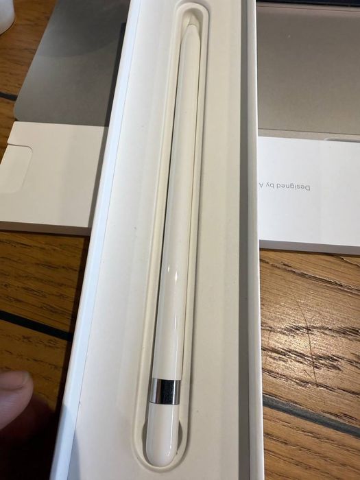 Стілус Apple Pencil (lighting) стан нового.  майже не використовувався
