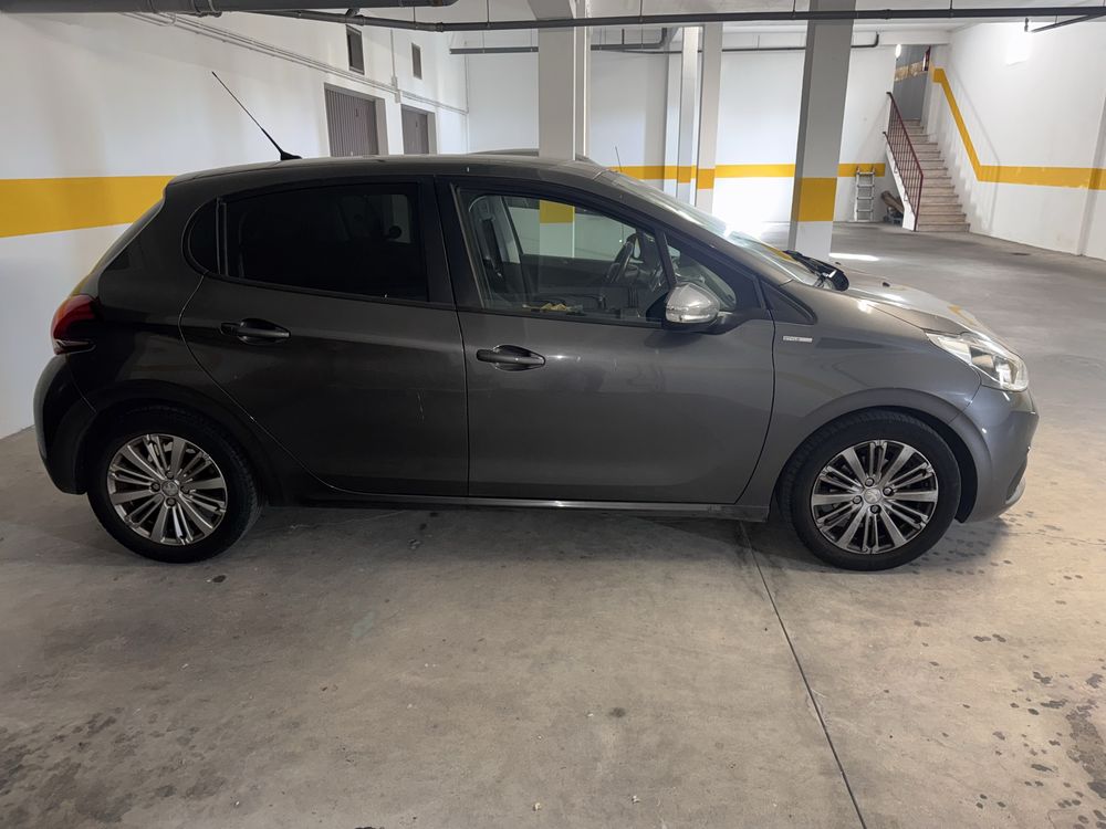 Peugeot 208 BlueHDI Style 1.6cc 100cv *Nacional*