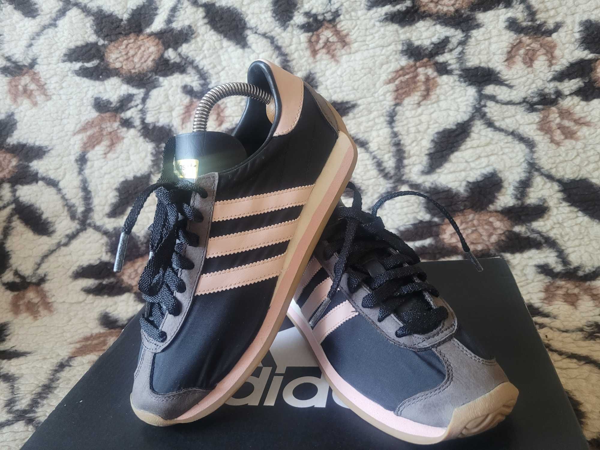 Ekstra lekkie sportowe buty Adidas Country wkł.23,5 cm super stan