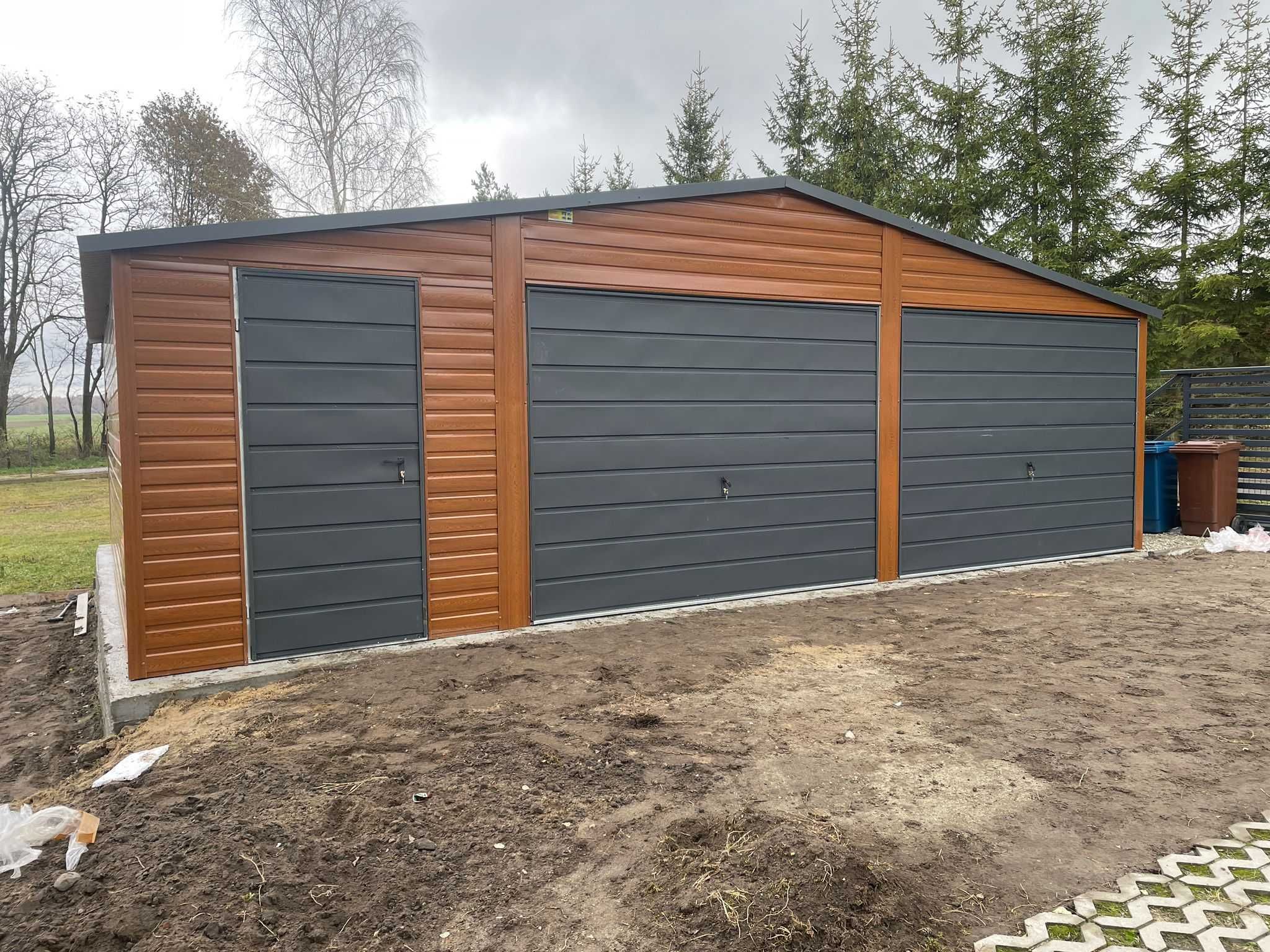 Garaż Blaszany 8x5 drewnopodobny dwuspadowy, bramy uchylne PREMIUM