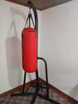 Saco de boxe + luvas em excelente estado