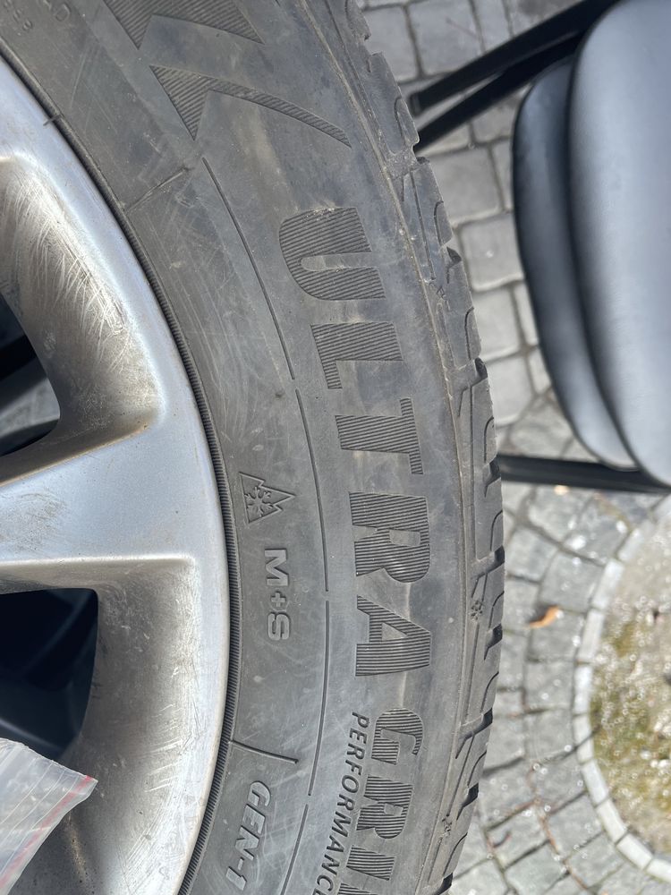 Шини 235/55/17 Goodyear ultra grip зима.2017 р.