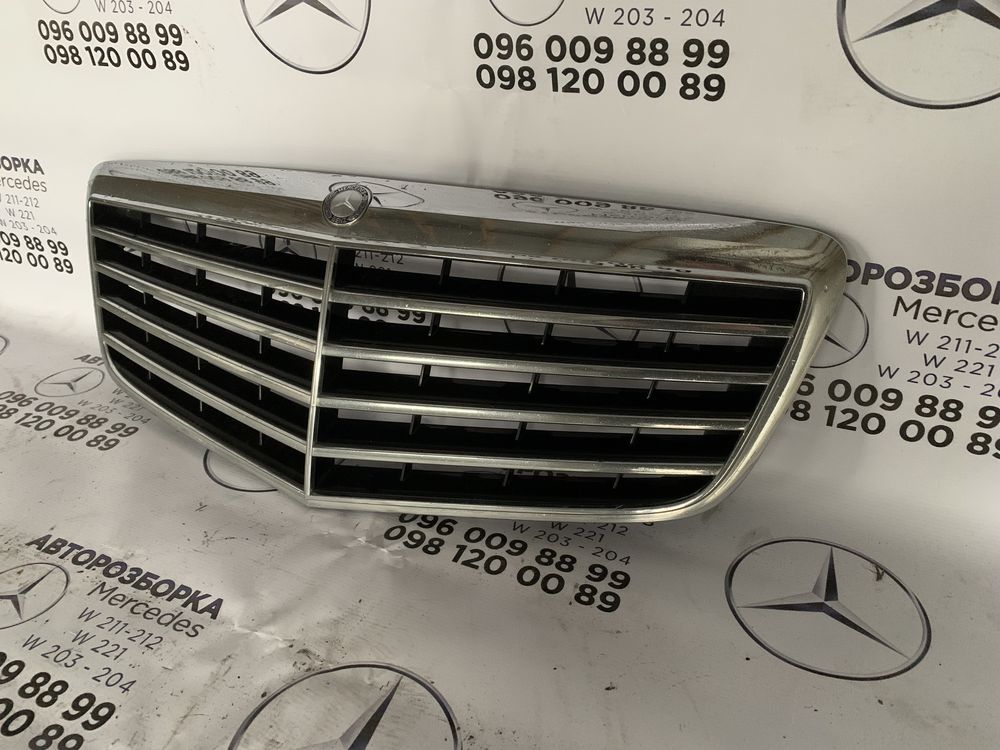 Решітка рішотка в капот на w211 mercedes e мерседес запчастини