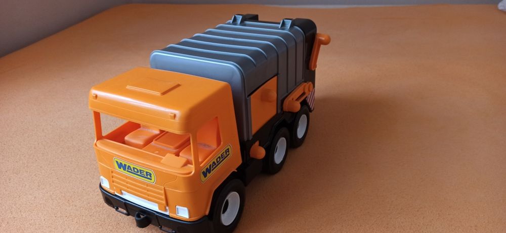 Іграшкова Машинка Сміттєвоз Wader Middle Truck City (39312)