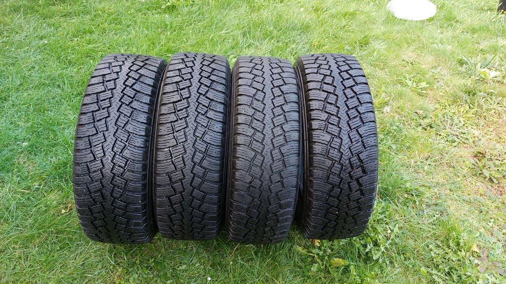 Opona Globgum 215/70 R16