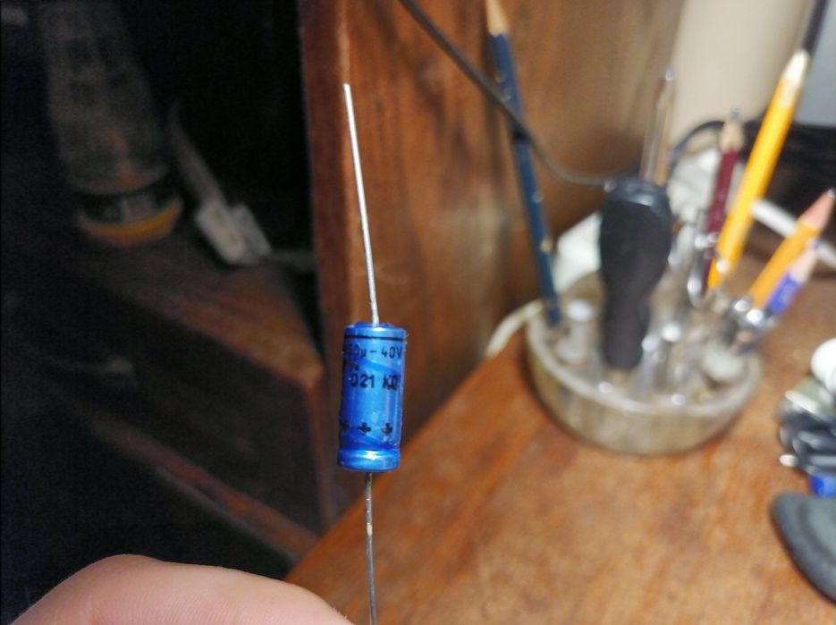 Конденсатори осьові електролітичні PHILIPS 150u 40V +20%/-20%