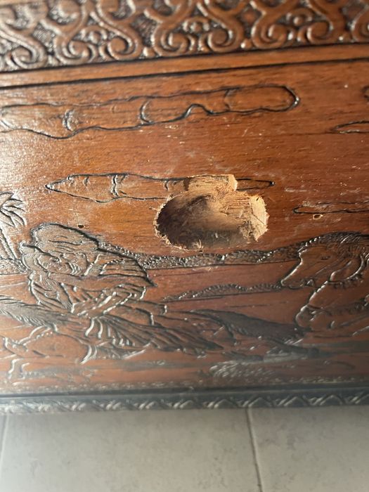 Bau em madeira antigo