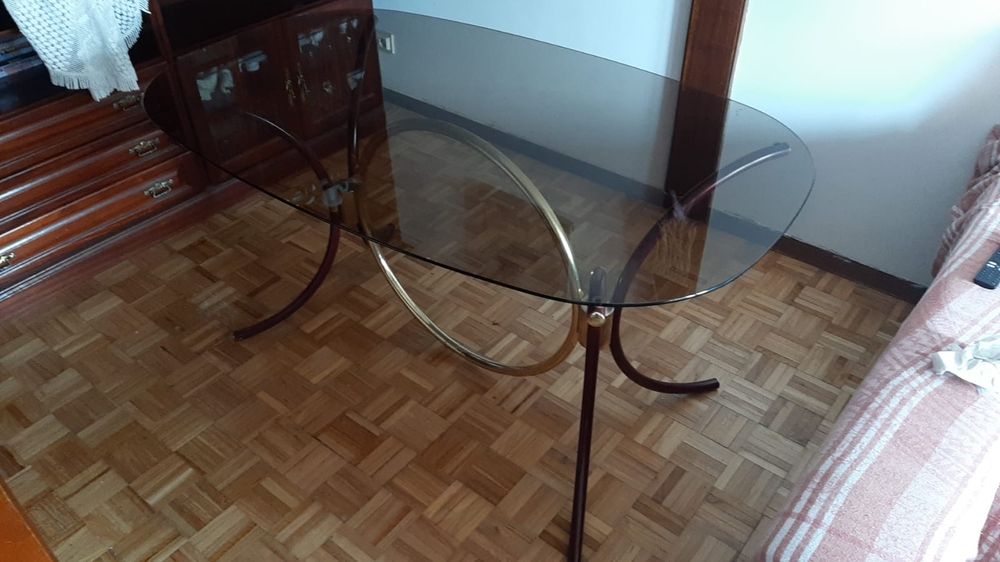 Mesa de vidro com 4 cadeiras