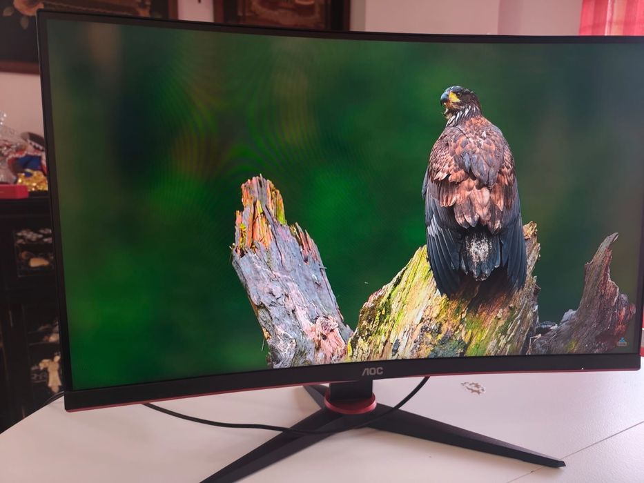 Monitor Curvo AOC C27G2ZE VA 27" FHD 16:9 240Hz FreeSync - C27G2ZE/BK