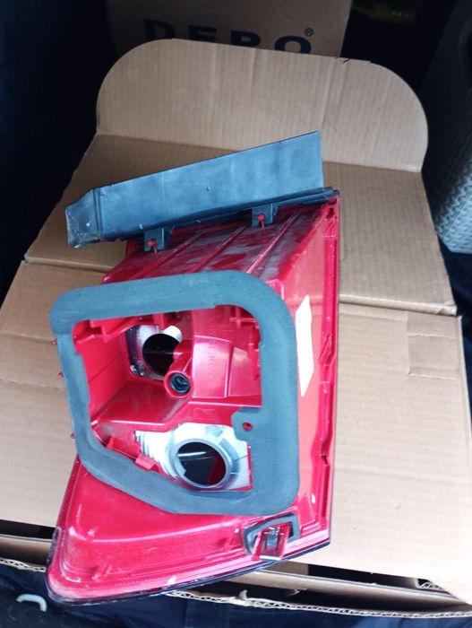 Продам задні фонарі на джету