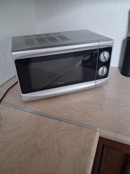 Mikrofalówka Amica mało używaną szara czarna szkło rozmrażanie sprawna