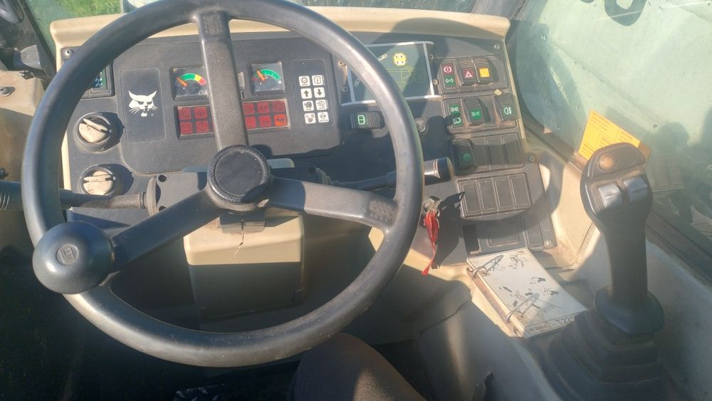 Ładowarka teleskopowa Bobcat T 2250 Massey Ferguson 9205