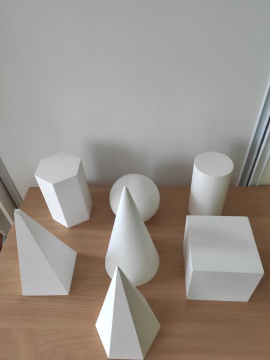 Семь гипсовых фигур. 
Для рисования.