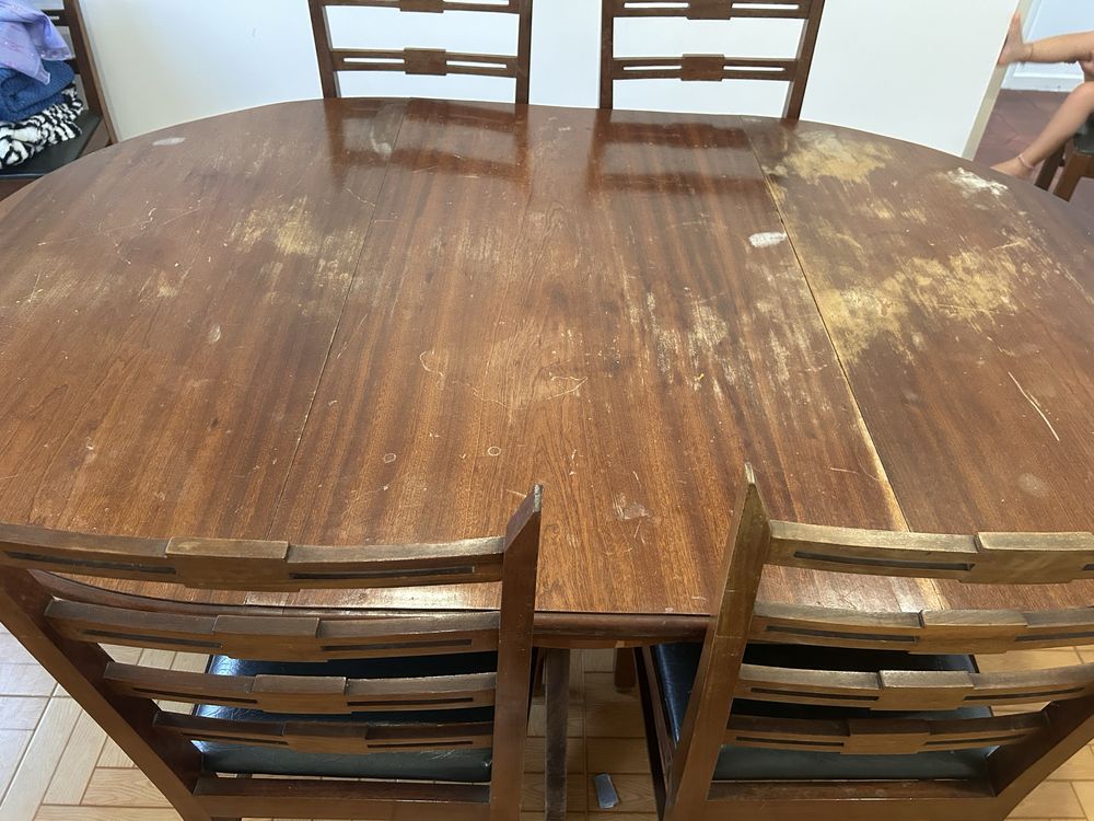 Mesa de Jantar + 8 Cadeiras