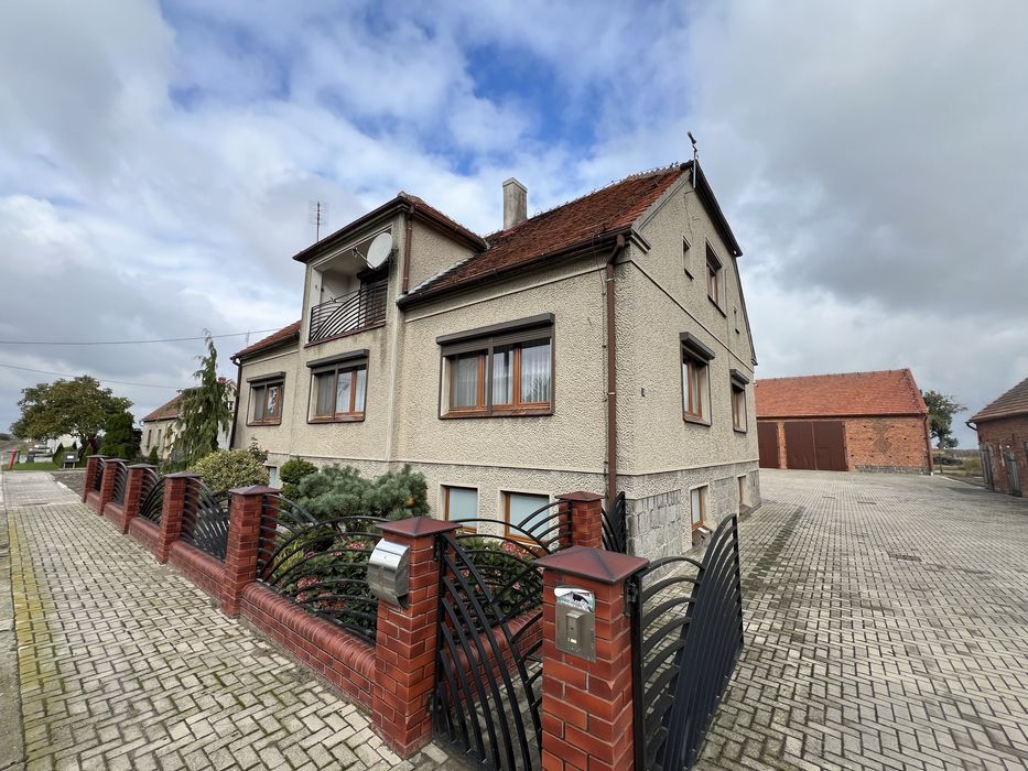 Sprzedam dom ze stodołą oraz budynkami gospodarczymi