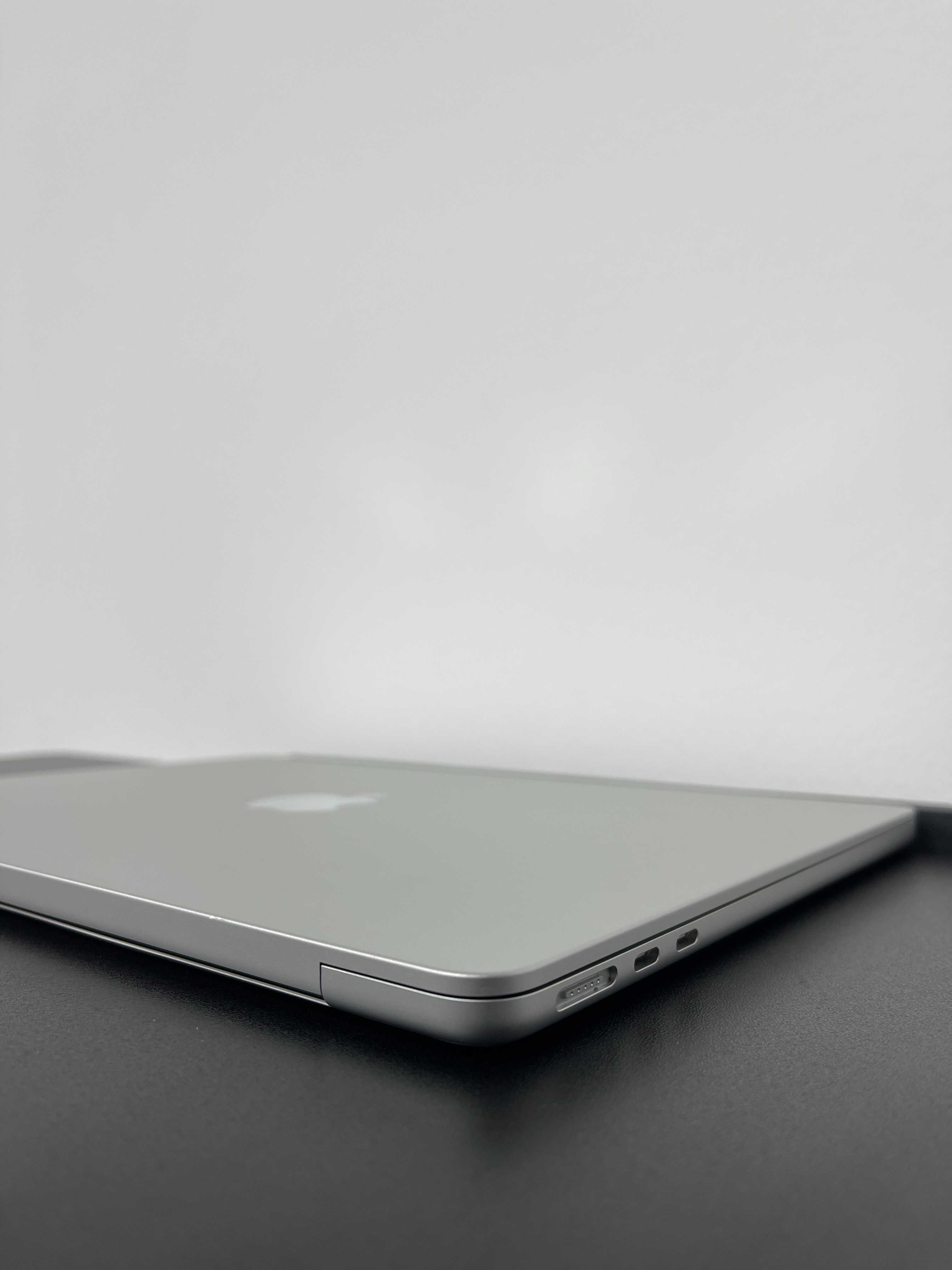 Macbook Air 2023 (M3/ 8gb/256 ssd )