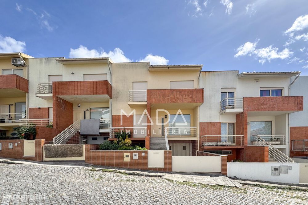 Moradia T4 em banda c/terraço em Nogueira, Braga
