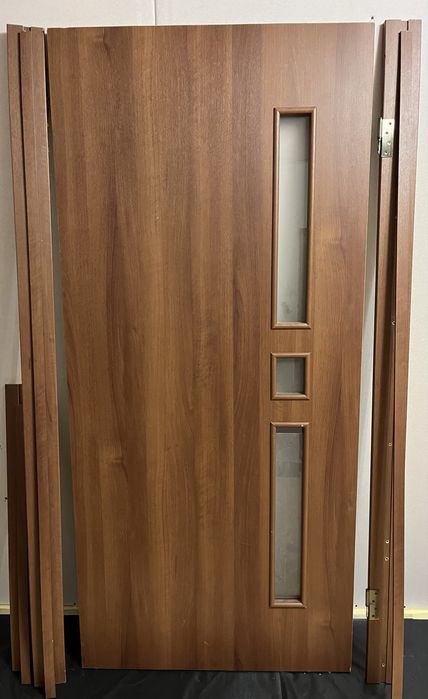 Міжкімнатні двері з коробкою