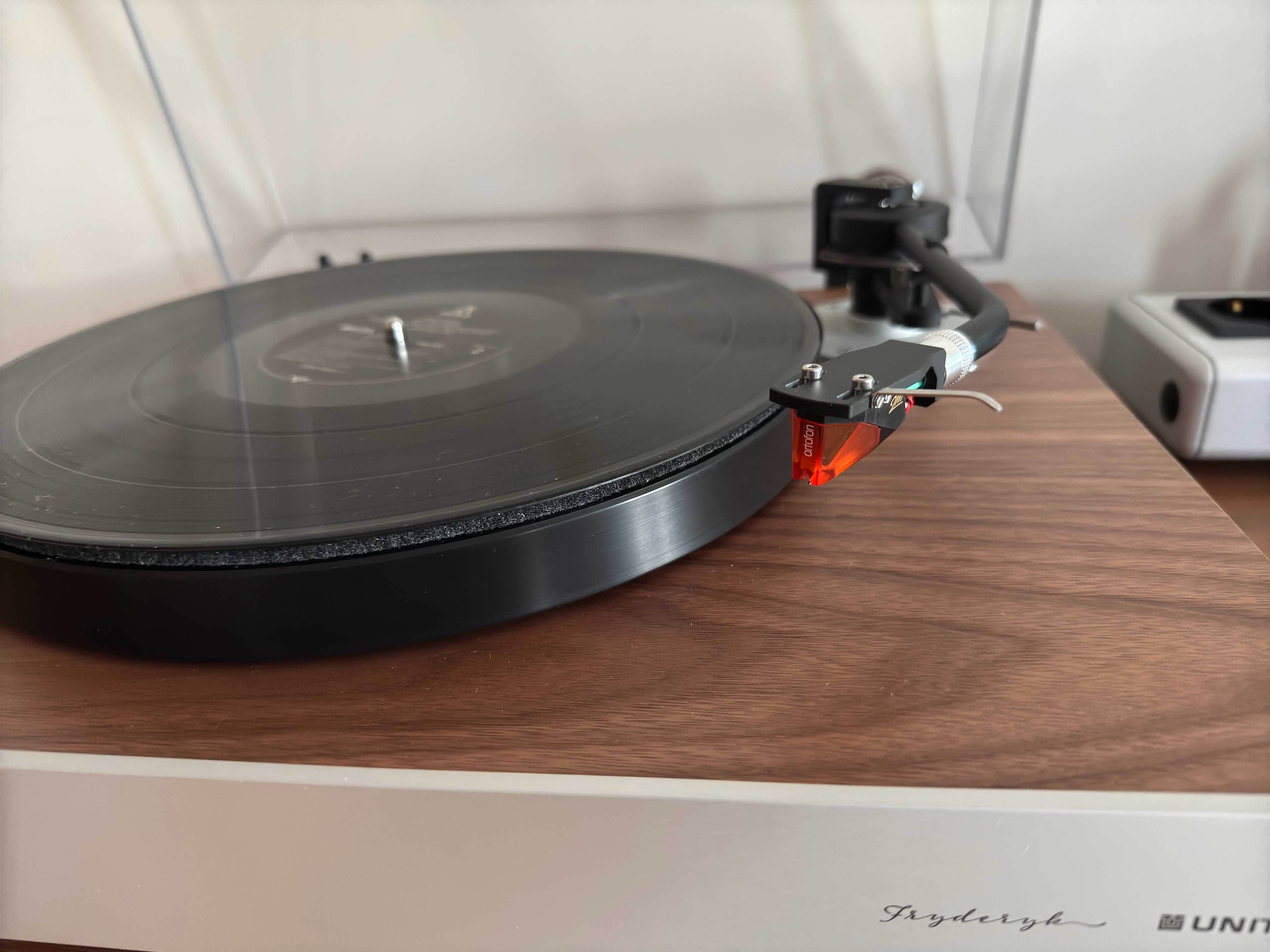 Unitra gramofon GSH-630 FRYDERYK (srebrny / orzech amerykański)