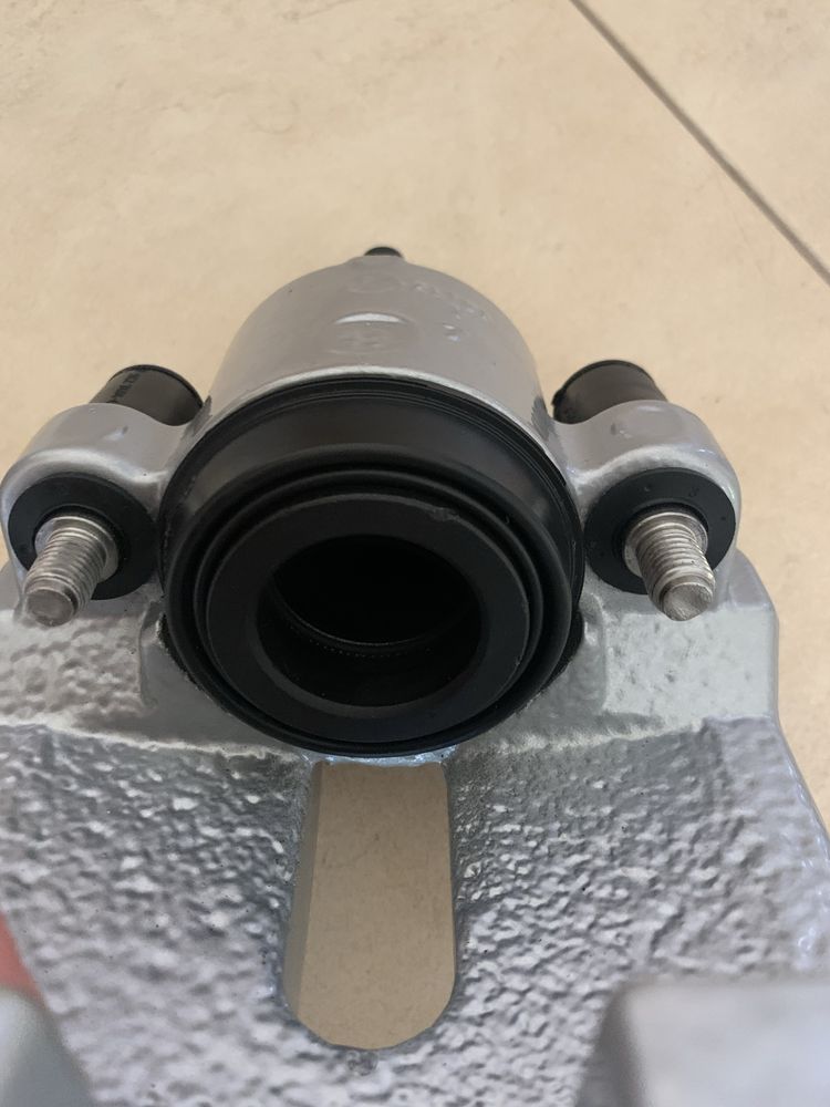 BMW X5 е70 ,е71, F15,,F16 суппорт задній під 345 мм диски