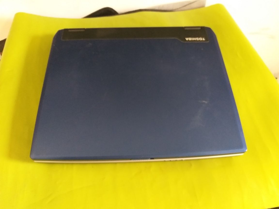 Stary laptop antyk toshiba spa40 psa45e-00xt-en