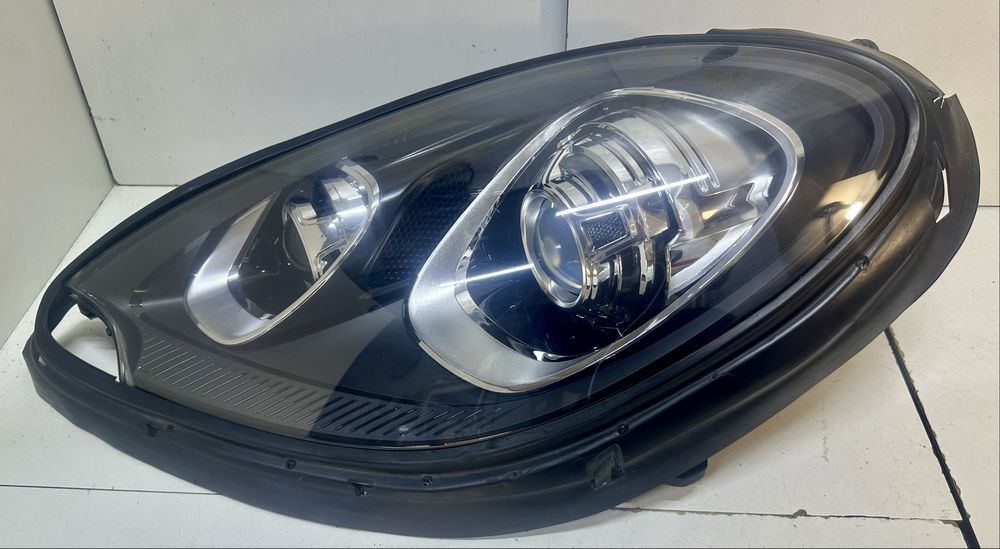 Фара левая Porsche Macan xenon USA 2015-2018 95B941031CL
