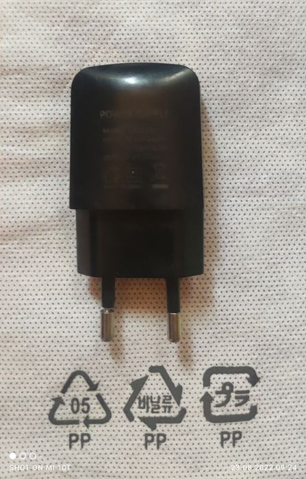 Мережевий зарядний пристрій-power supply uc05101 1A black