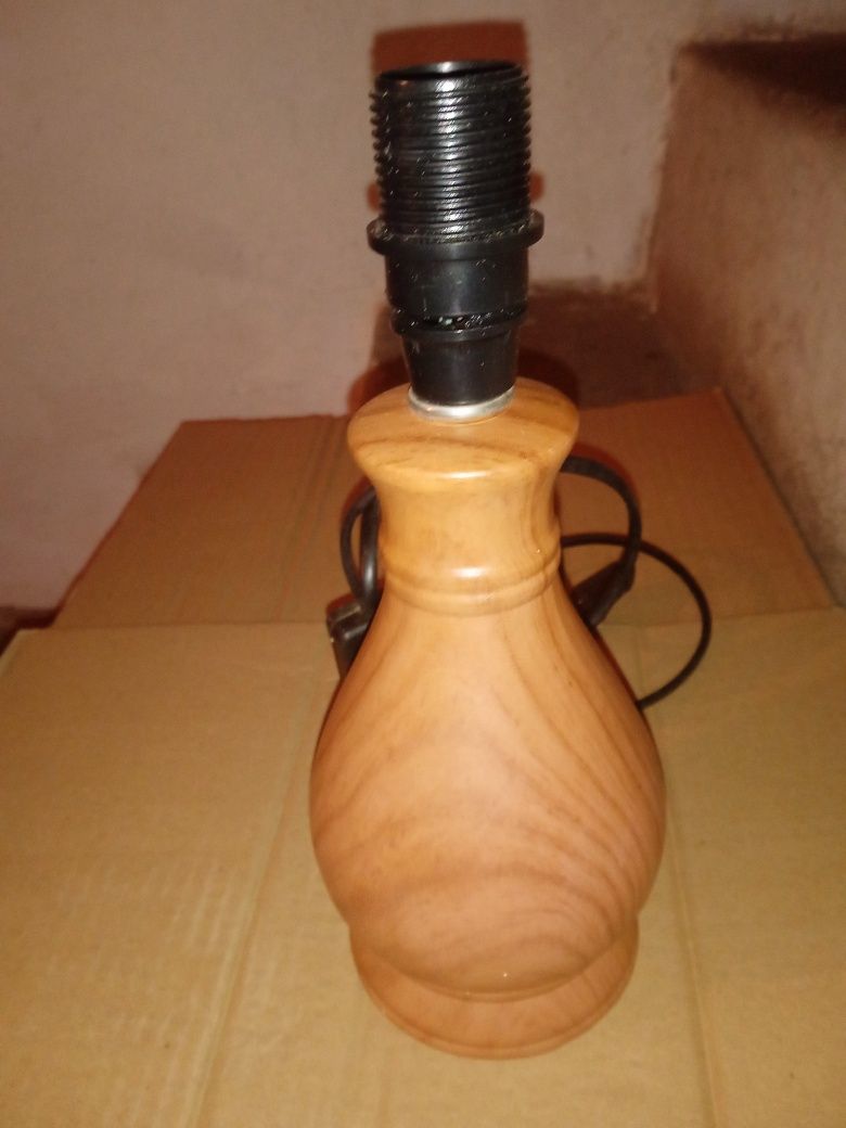Lampa ceramiczna imitująca drewno, wysokość 23 cm Stan idealny. Poleca