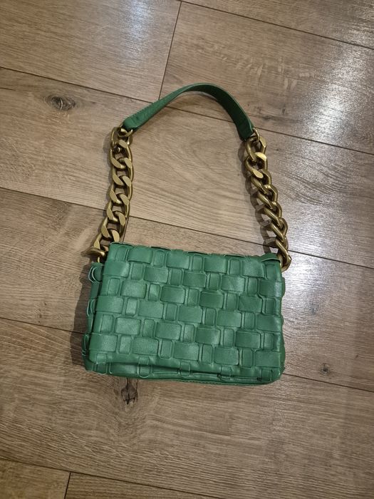 Zielona skórzana torebka na ramię Zara