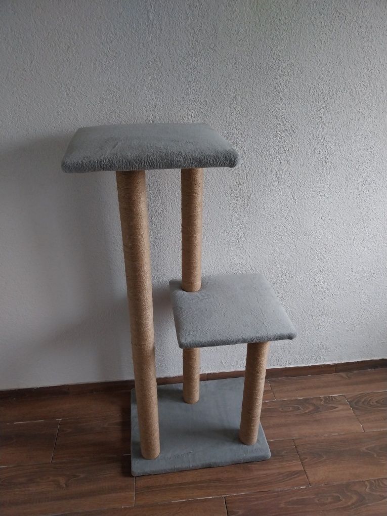 Stabilny wysoki drapak dla kota