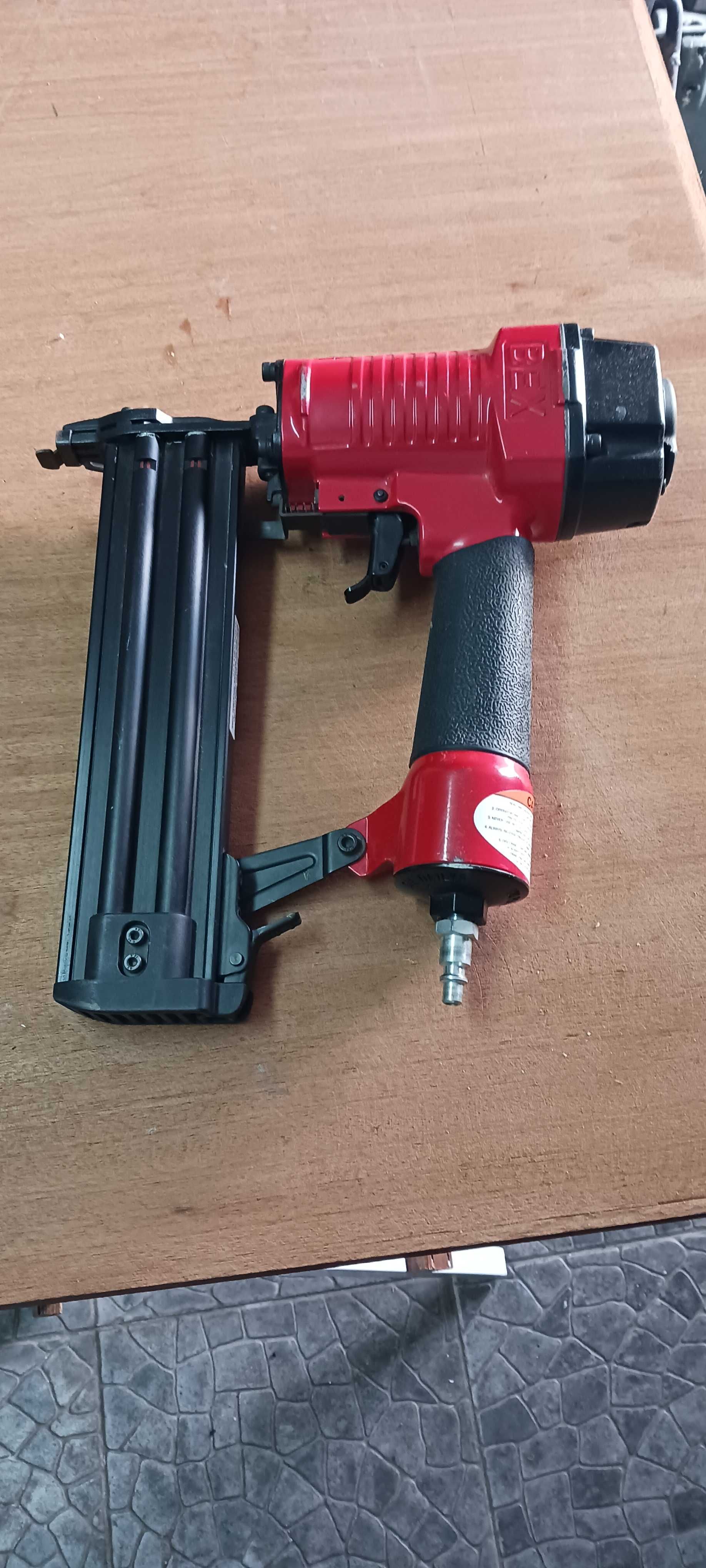 Pistola pneumática de pregos de aço