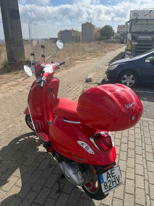 Vespa Primavera 125 Product red
