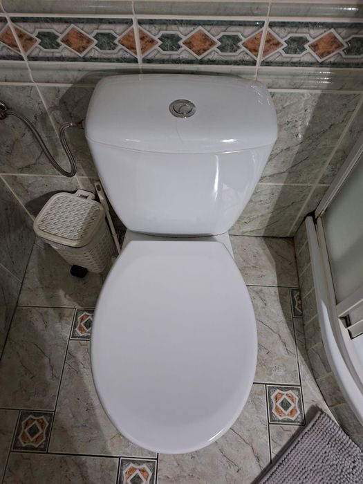 Toaleta, miska WC stojąca