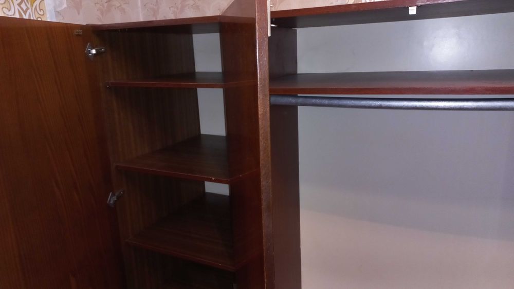 Продам шафу (шкаф)  для одягу на 3 секції (б/в)