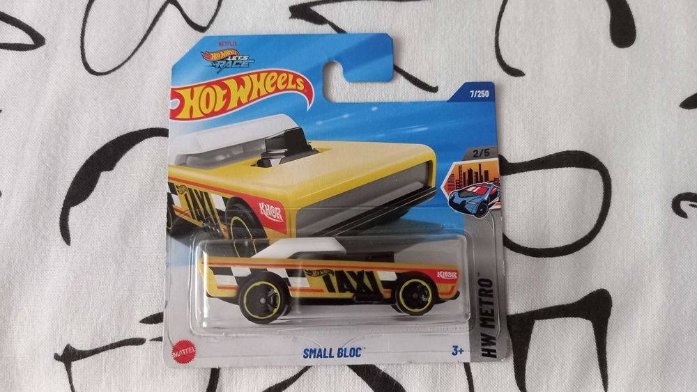 Carros da hotwheels novos e selados.