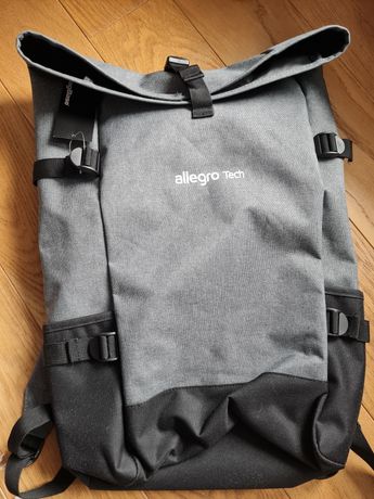 Duży, nowy plecak z kieszenią na laptopa