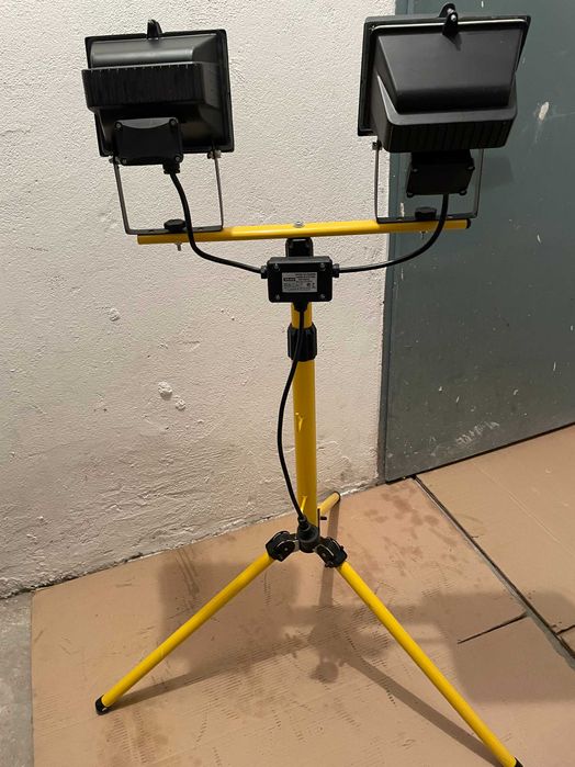 Lampa halogenowa 2x500W na statywie