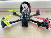 Dron FPV freestyle 5 inch cali TBS source one v5 DJI Runcam Phoenix HD