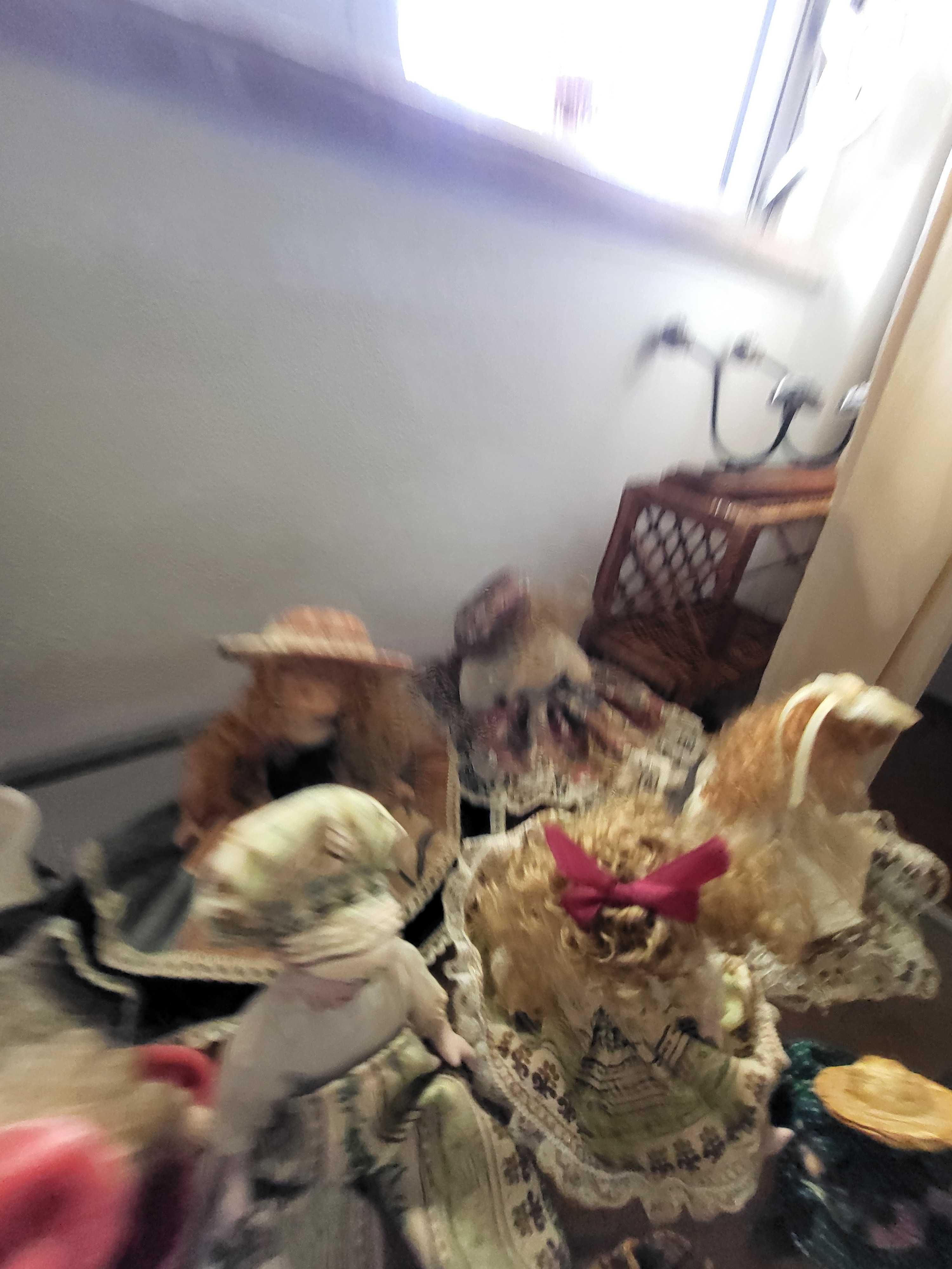 Varios bonecos de porcelana