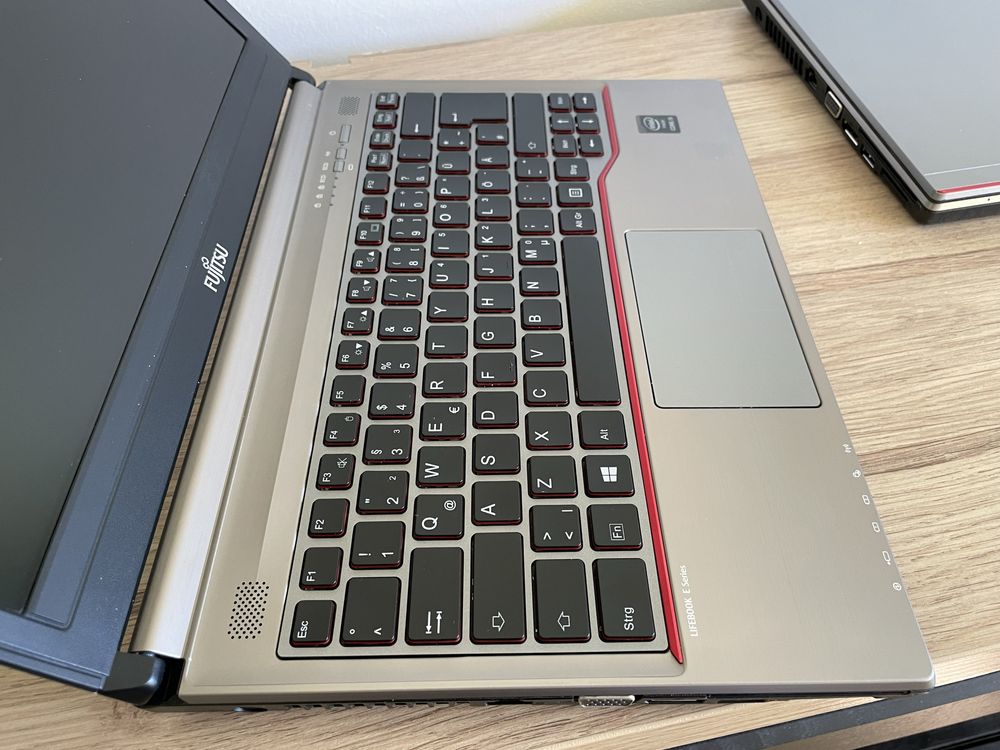 Laptop Fujitsu i5-4300M 8GB 128GB