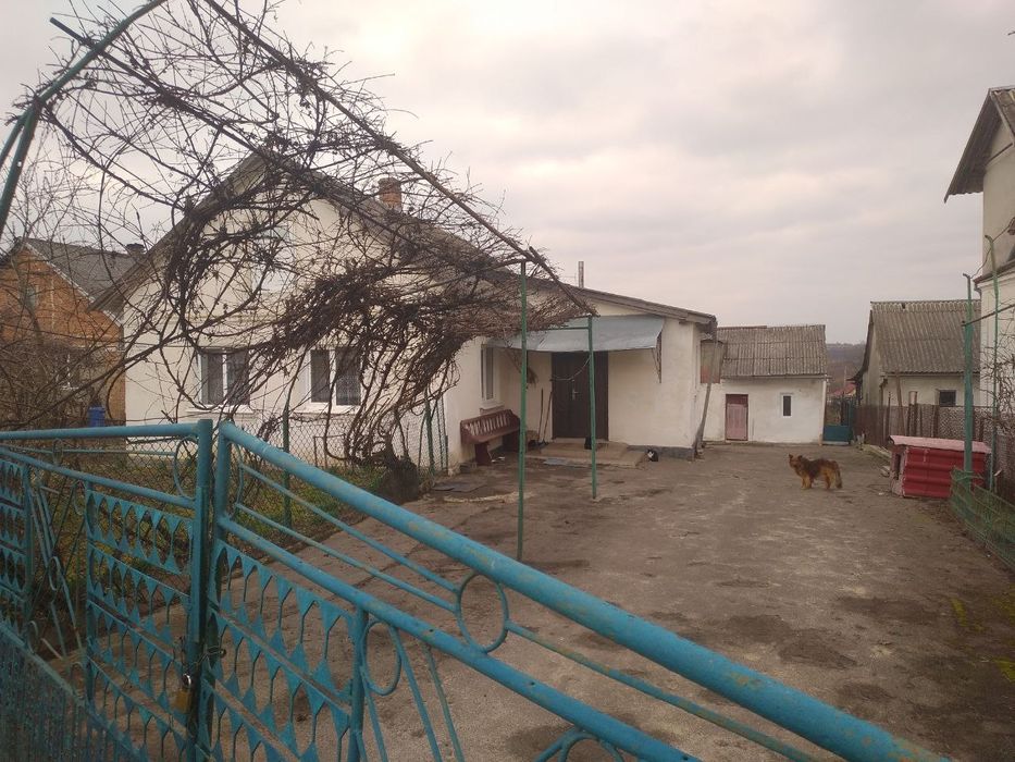 Здається  будинок 7 км від Львова